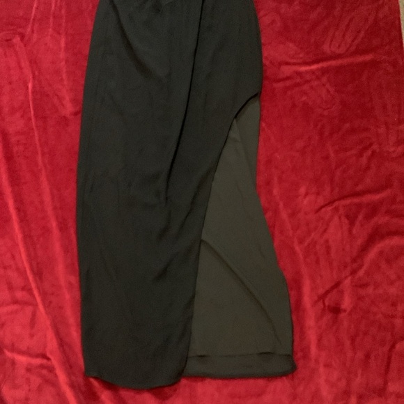 Alexia Admor Black One-Shoulder Maxi Dress with White Floral Accent NWT Size 6 - Picture 3 of 8